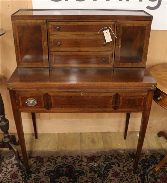 An Edwardian mahogany bonheur de jour W.82.5cm